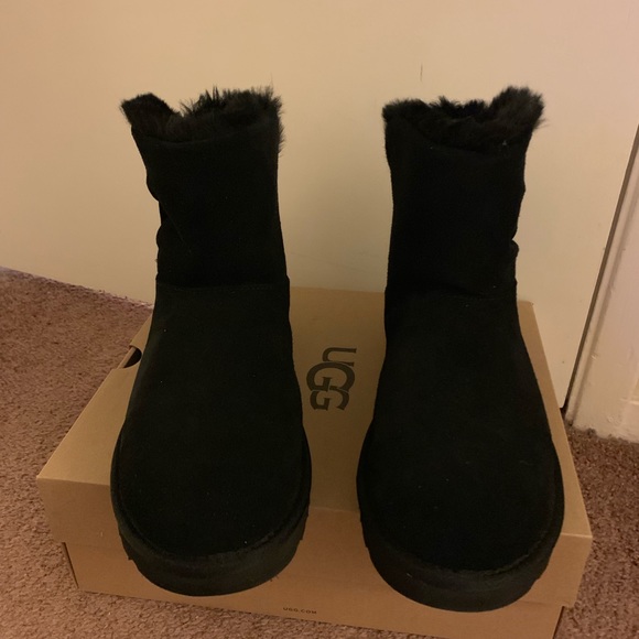 NIB UGG Mini Classic Twist Boots / Women size 7 - Picture 2 of 6